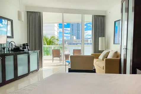4391 Collins Avenue Miami Beach FL 33140
