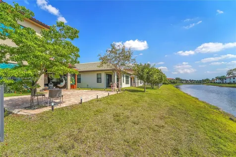 11840 SW 13th Court Pembroke Pines FL 33025