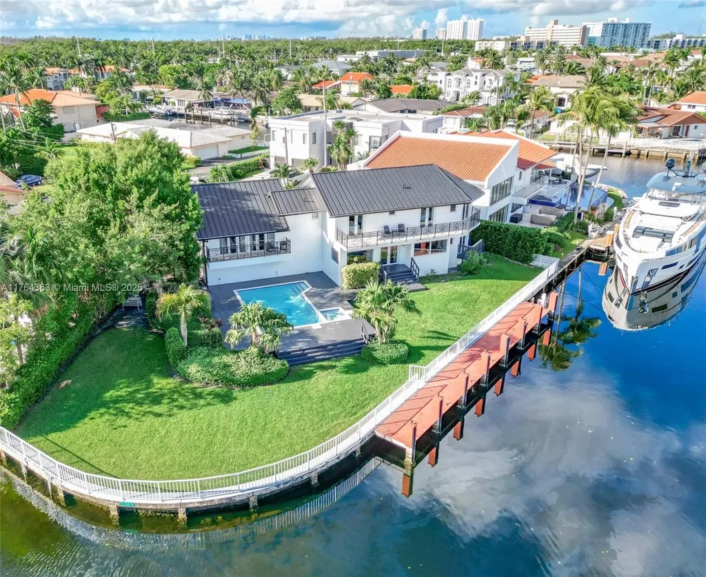 16461 NE 34th Avenue North Miami Beach FL 33160
