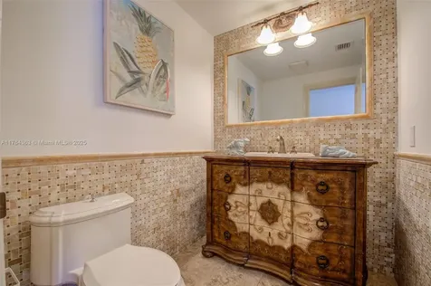 16461 NE 34th Avenue North Miami Beach FL 33160