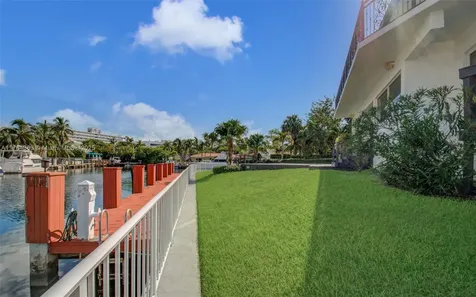 16461 NE 34th Avenue North Miami Beach FL 33160