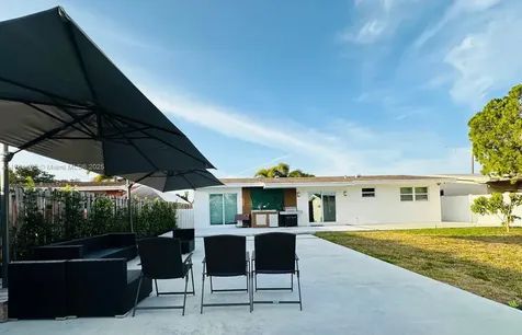 8320 Taft Street Pembroke Pines FL 33024