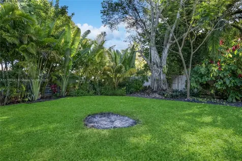 185 NW 115th Street Miami FL 33168