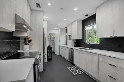 185 NW 115th Street Miami FL 33168