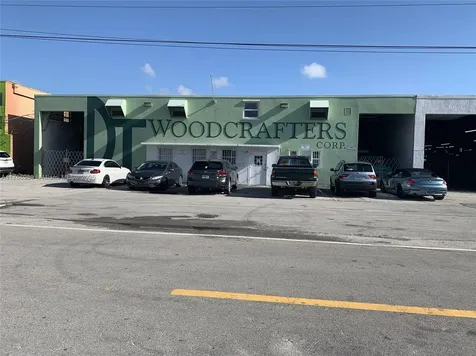 1677 W 31st Place Hialeah FL 33012