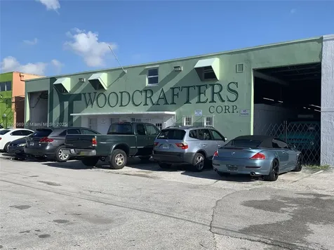 1677 W 31st Place Hialeah FL 33012