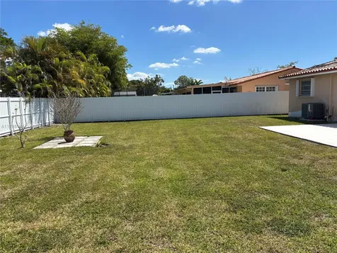 10275 SW 26th Terrace Miami FL 33165