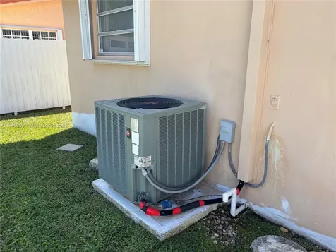 10275 SW 26th Terrace Miami FL 33165
