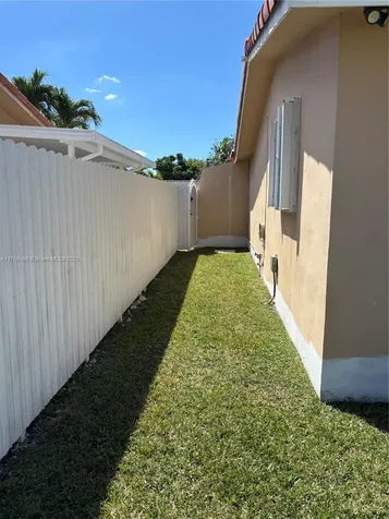 10275 SW 26th Terrace Miami FL 33165
