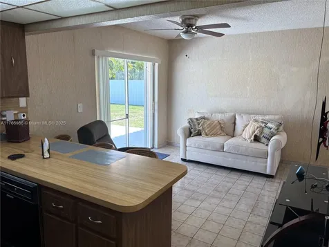 10275 SW 26th Terrace Miami FL 33165