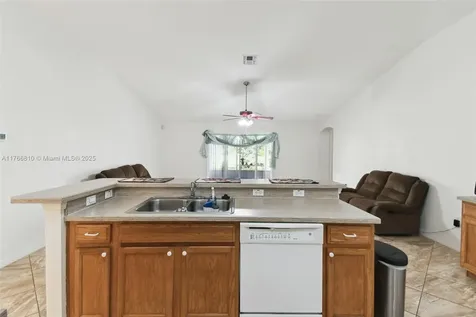 939 Van Loon Court Kissimmee FL 34758