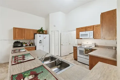 939 Van Loon Court Kissimmee FL 34758
