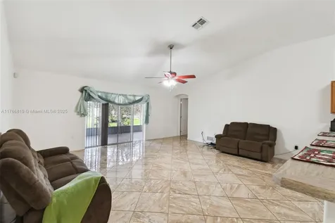 939 Van Loon Court Kissimmee FL 34758
