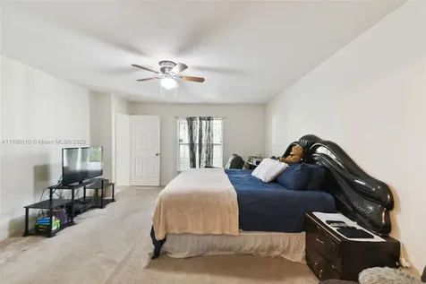 939 Van Loon Court Kissimmee FL 34758