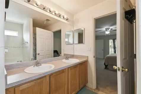 939 Van Loon Court Kissimmee FL 34758