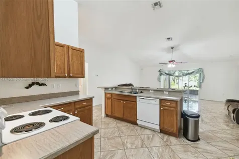 939 Van Loon Court Kissimmee FL 34758