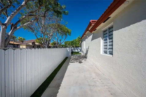 22202 SW 87th Place Cutler Bay FL 33190