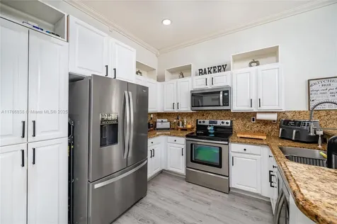 22202 SW 87th Place Cutler Bay FL 33190