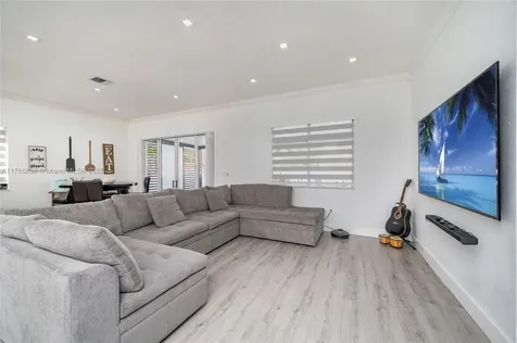 22202 SW 87th Place Cutler Bay FL 33190
