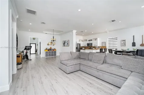 22202 SW 87th Place Cutler Bay FL 33190