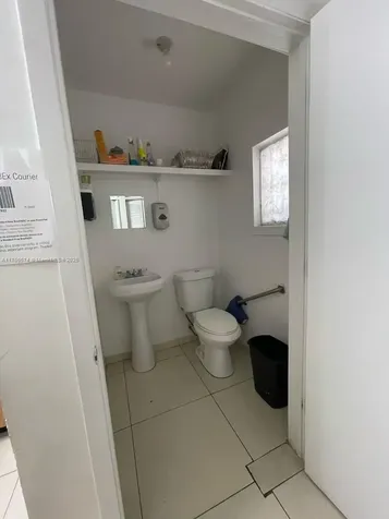 810 NE 125th Street North Miami FL 33161