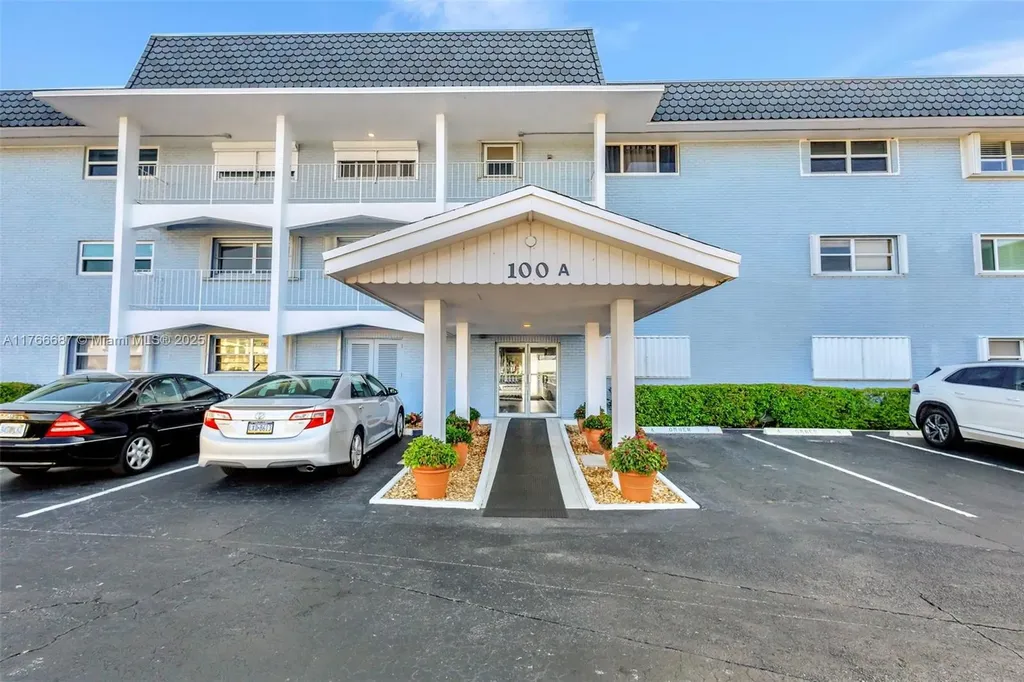 100 Shore Court North Palm Beach FL 33408