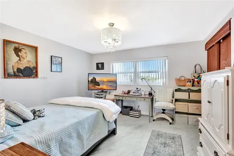 100 Shore Court North Palm Beach FL 33408