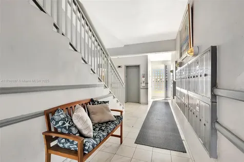 100 Shore Court North Palm Beach FL 33408