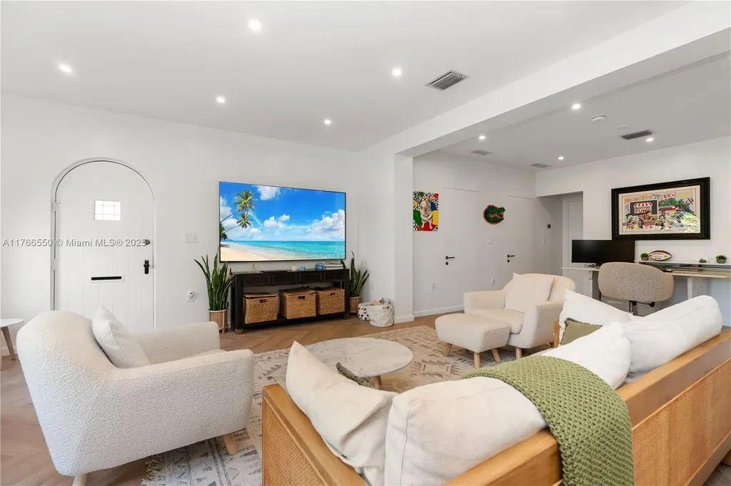 1656 Biarritz Drive Miami Beach FL 33141
