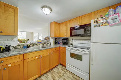 494 NW 165th Street Road Miami FL 33169