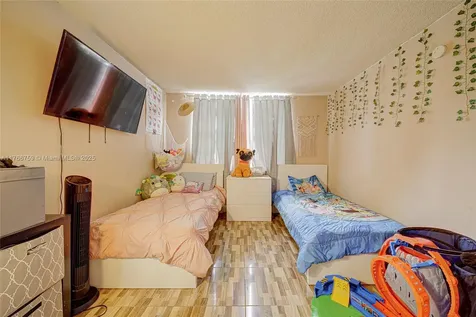 494 NW 165th Street Road Miami FL 33169