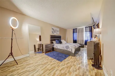 494 NW 165th Street Road Miami FL 33169