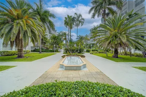 494 NW 165th Street Road Miami FL 33169