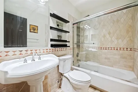 5245 NW 198th Terrace Miami Gardens FL 33055
