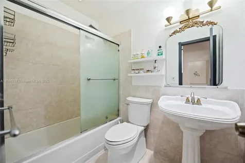 5245 NW 198th Terrace Miami Gardens FL 33055
