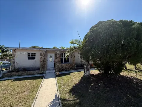 3221 SW 47th Avenue West Park FL 33023