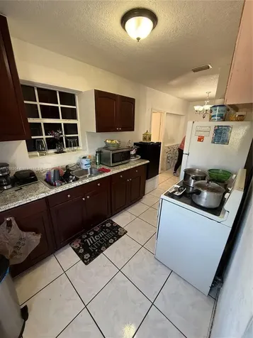 3221 SW 47th Avenue West Park FL 33023