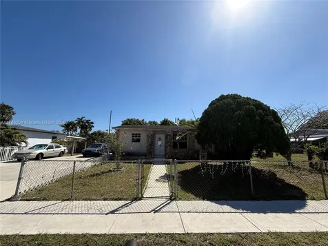 3221 SW 47th Avenue West Park FL 33023