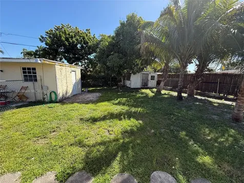3221 SW 47th Avenue West Park FL 33023
