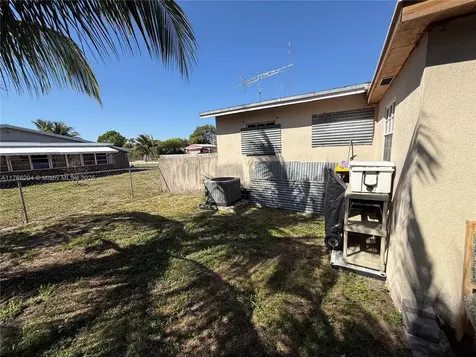 3221 SW 47th Avenue West Park FL 33023