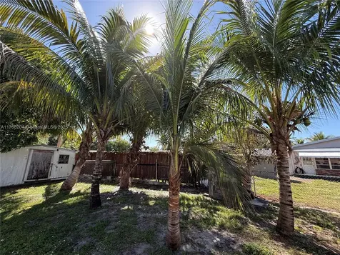 3221 SW 47th Avenue West Park FL 33023