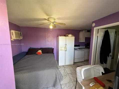 3221 SW 47th Avenue West Park FL 33023