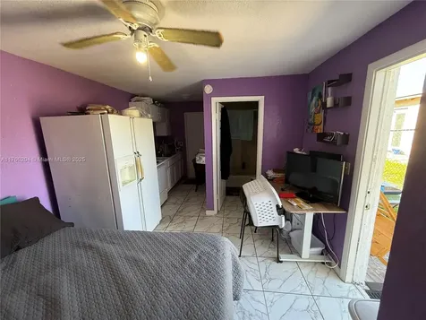 3221 SW 47th Avenue West Park FL 33023