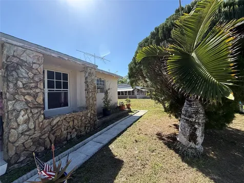 3221 SW 47th Avenue West Park FL 33023