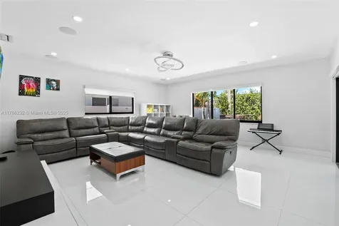 1945 NE 208th Terrace Miami FL 33179