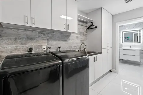 1945 NE 208th Terrace Miami FL 33179