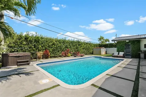 1945 NE 208th Terrace Miami FL 33179