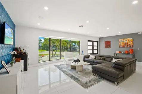 1945 NE 208th Terrace Miami FL 33179