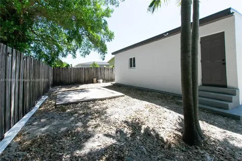 2011 NW 53rd Street Miami FL 33142