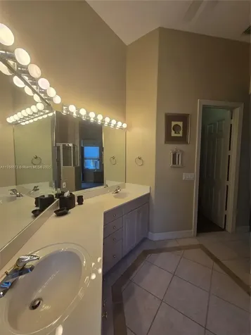 4208 Kensington High Street Naples FL 34105